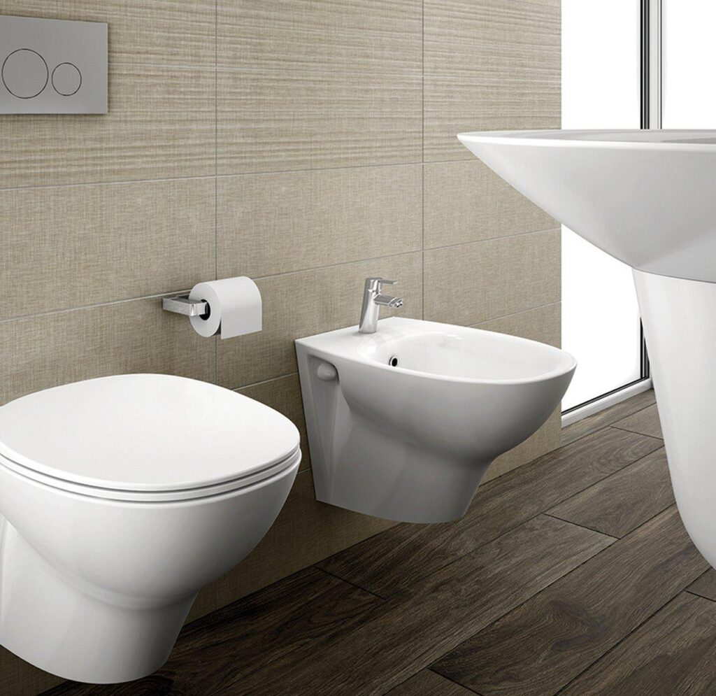 Sanitari sospesi con sedile copri Wc Rak-Morning